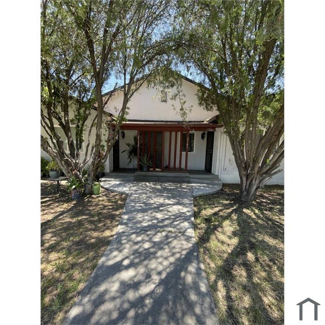 Fresno Apartment: 2139 S Lee Avenue