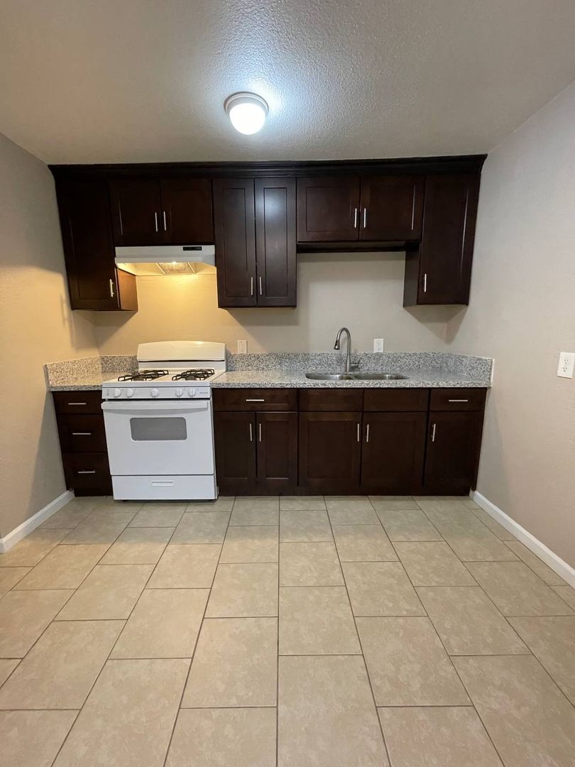 Fresno Apartment: 119 E Amador Street