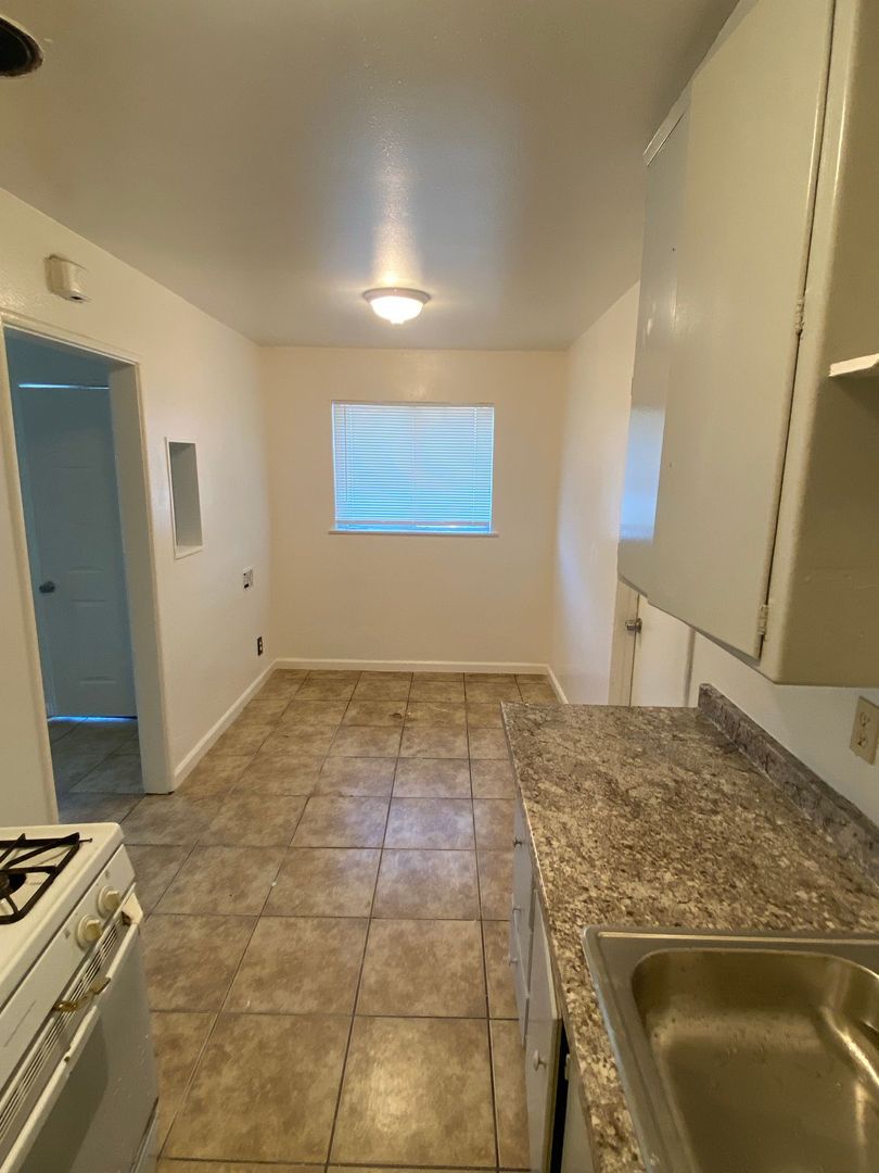 Fresno Apartment: 4348 E Fairfax Avenue