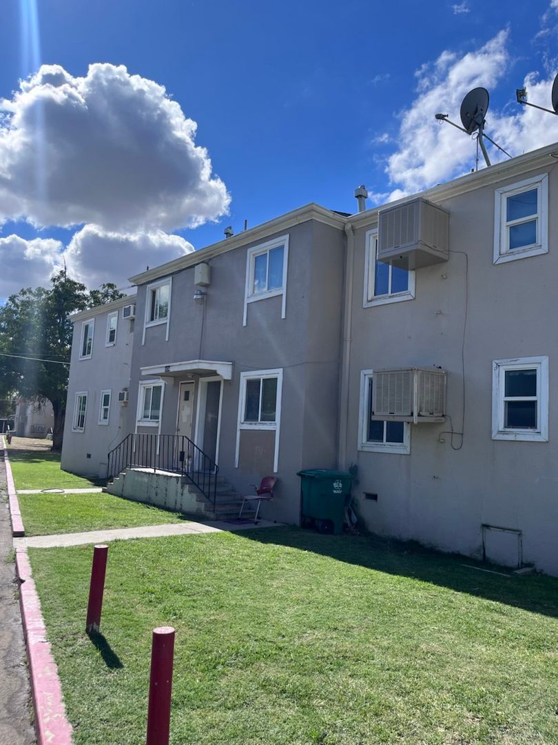 Fresno Apartment: 1510 N Brooks Ave