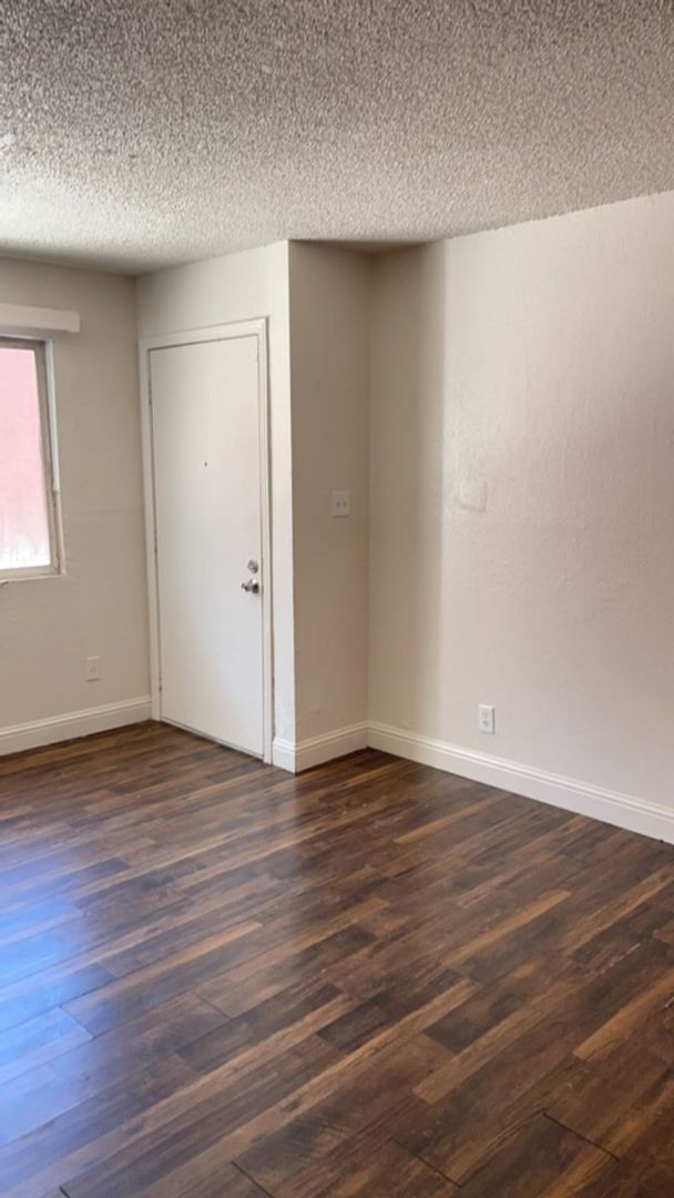 Fresno Apartment: 628 S Backer Ave