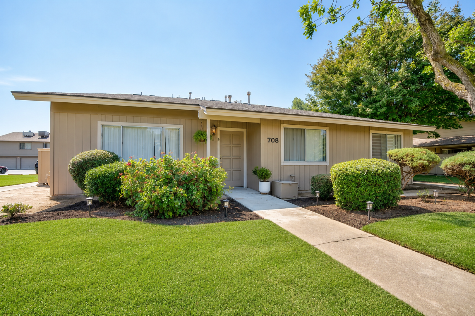 Madera Apartment: 708 Sherwood Way