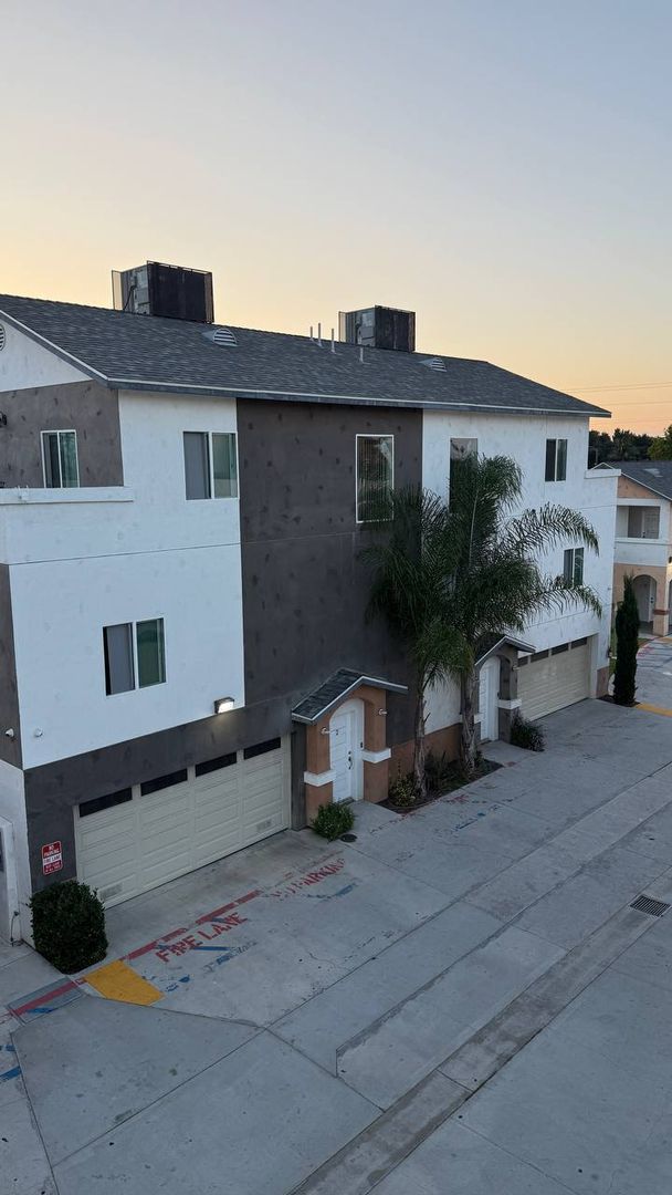 Bell Apartment: 4704 Florence Avenue