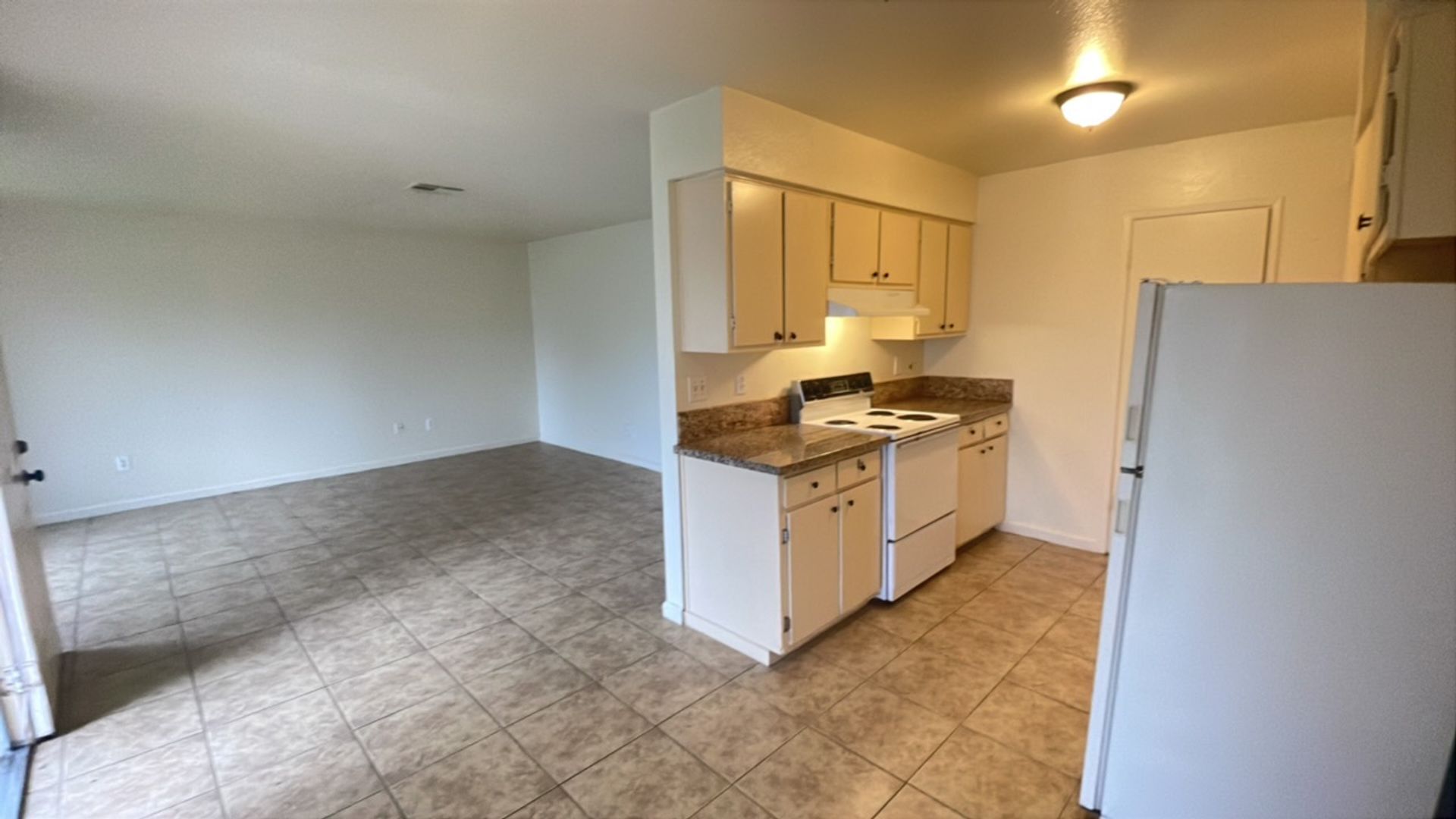 Fresno Apartment: 3052 W Pontiac Way