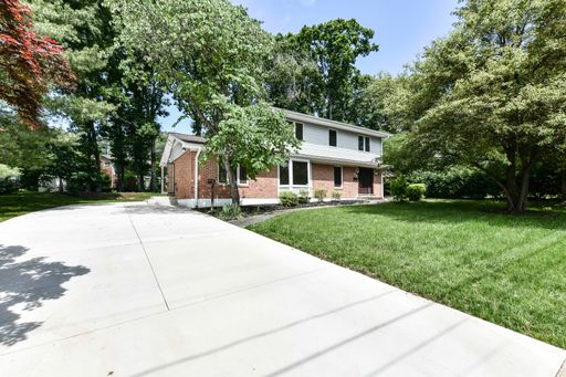 Updated, spacious, and bright 5-bedroom, 3.5-bath home in the heart of Alexandria! – photo 1