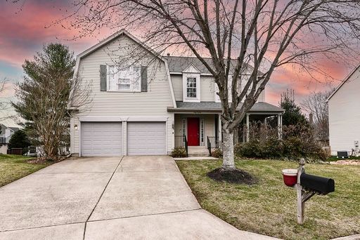 CHARMING and SPACIOUS 4-bedroom, 3-bathroom home nestled in the heart of Centreville, VA! – photo 1