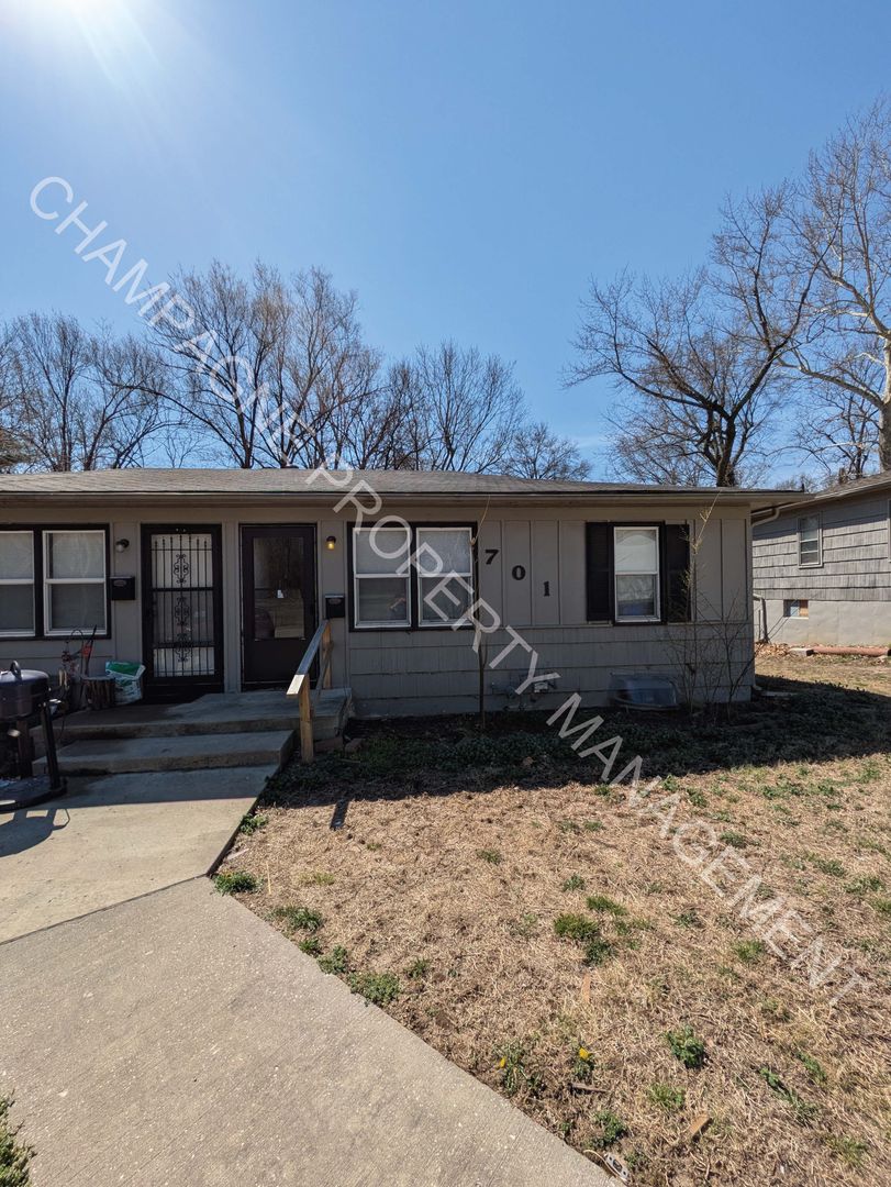 Grandview Apartment: 701/703 Deweese St