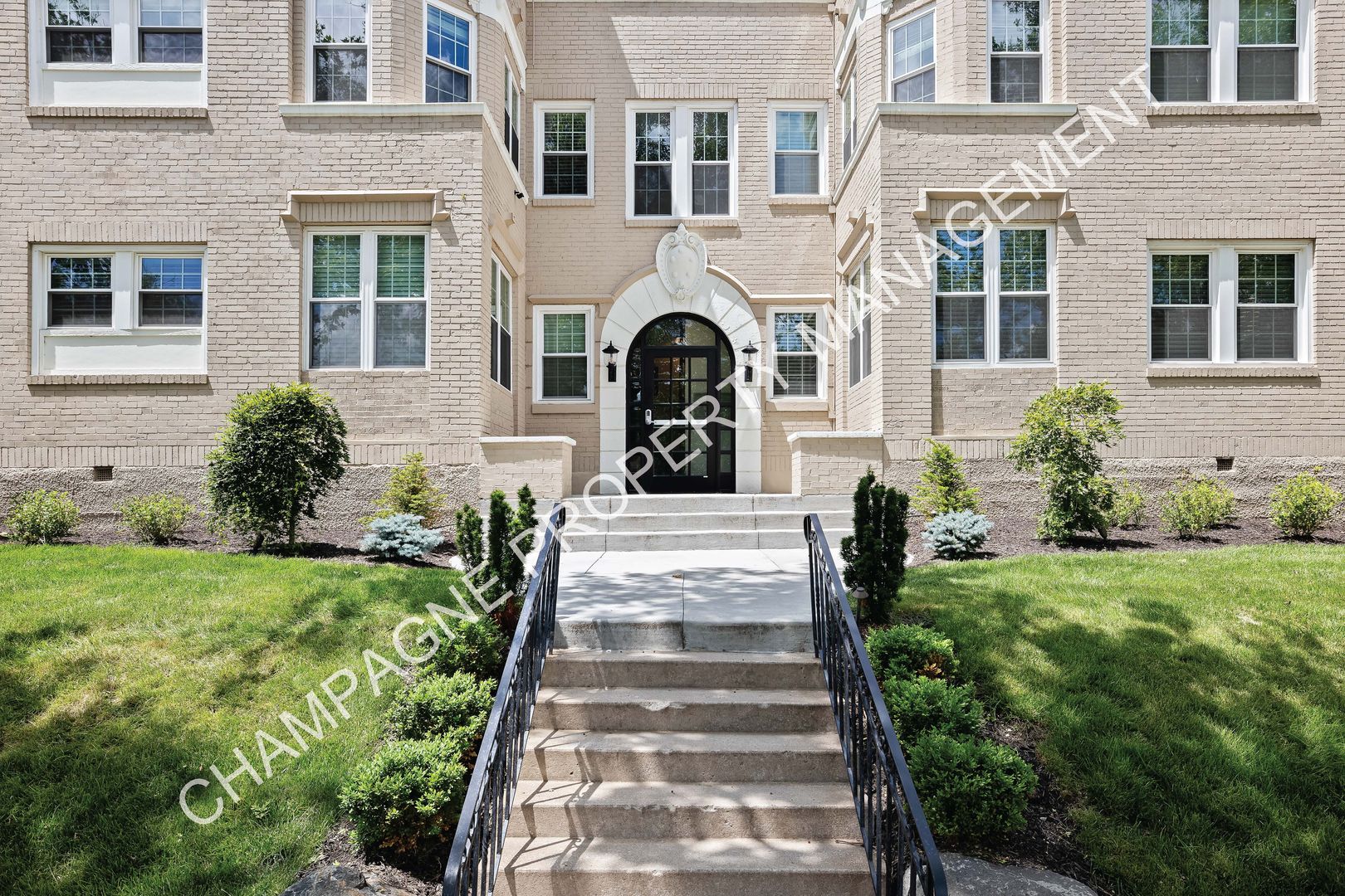 Kansas City Apartment: 920 Ward Parkway