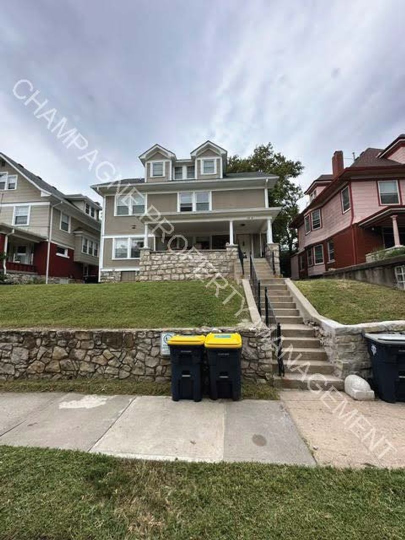 Kansas City Apartment: 4046 McGee Street