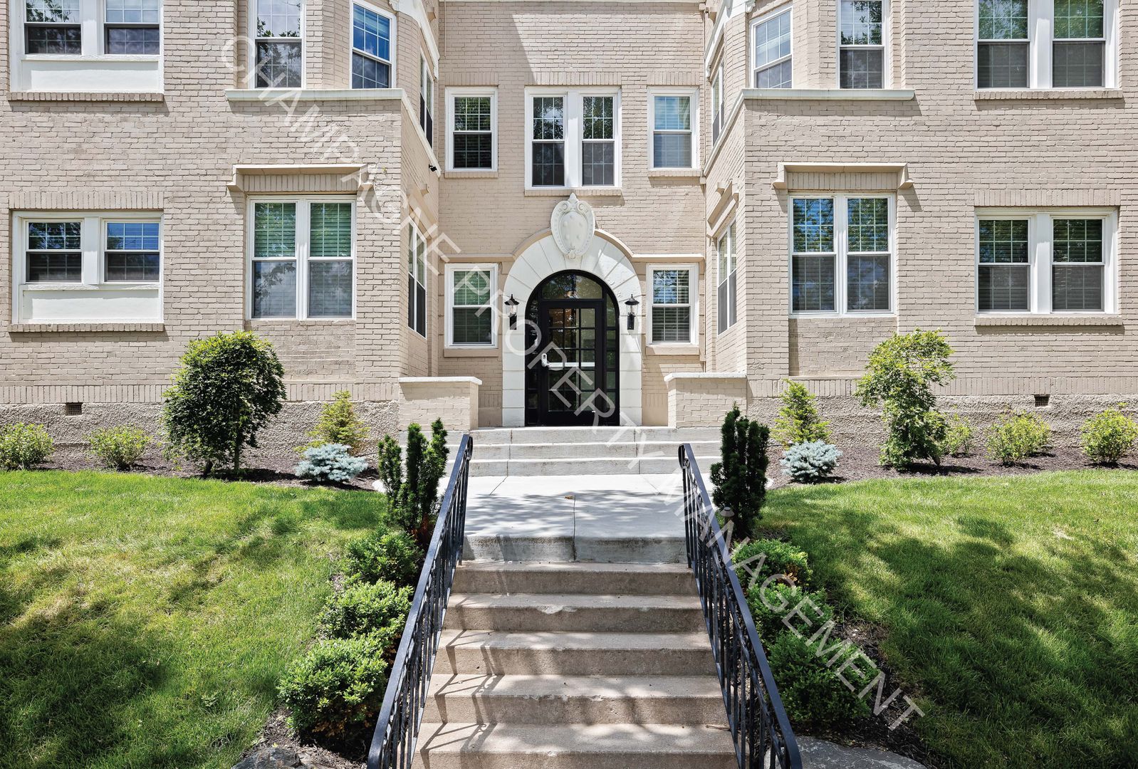 Kansas City Apartment: 920 Ward Parkway