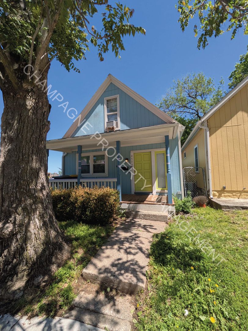 Kansas City House: 2523 Charlotte St.