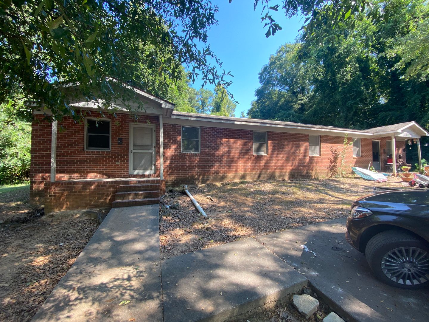 Shelby Apartment: 217 Osborne Street