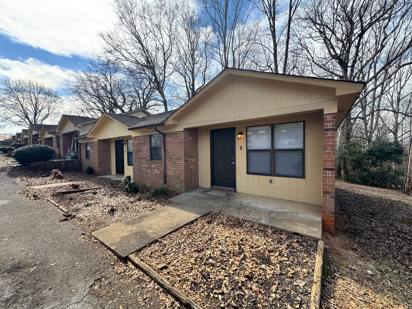 Shelby House: 634-1 Hillcrest Dr