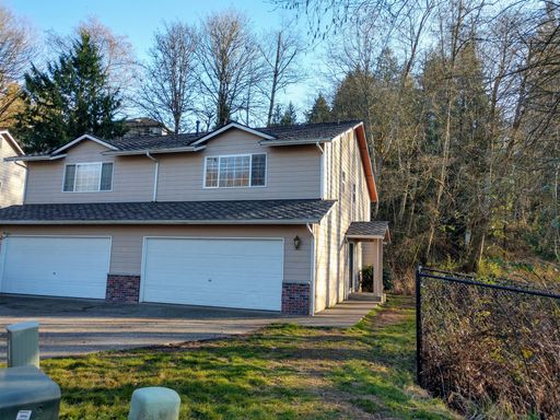 Cul de Sac 3 bedroom duplex available now