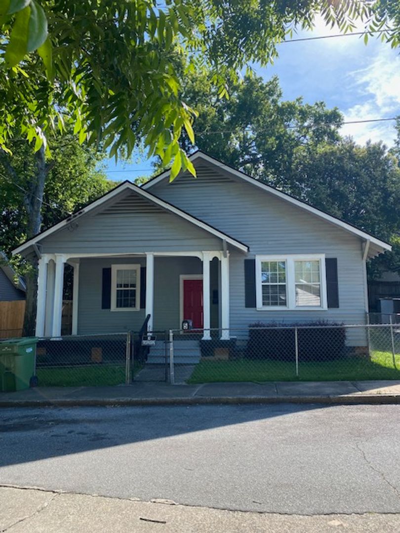 Columbus House: 5 Magnolia St