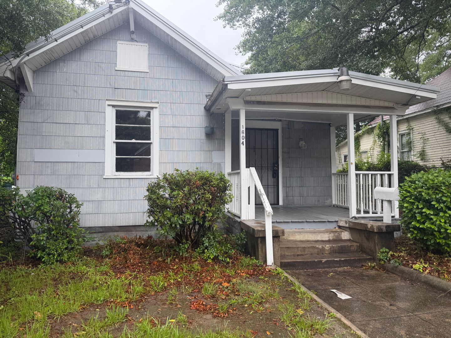 Columbus House: 1604 Dudley Ave