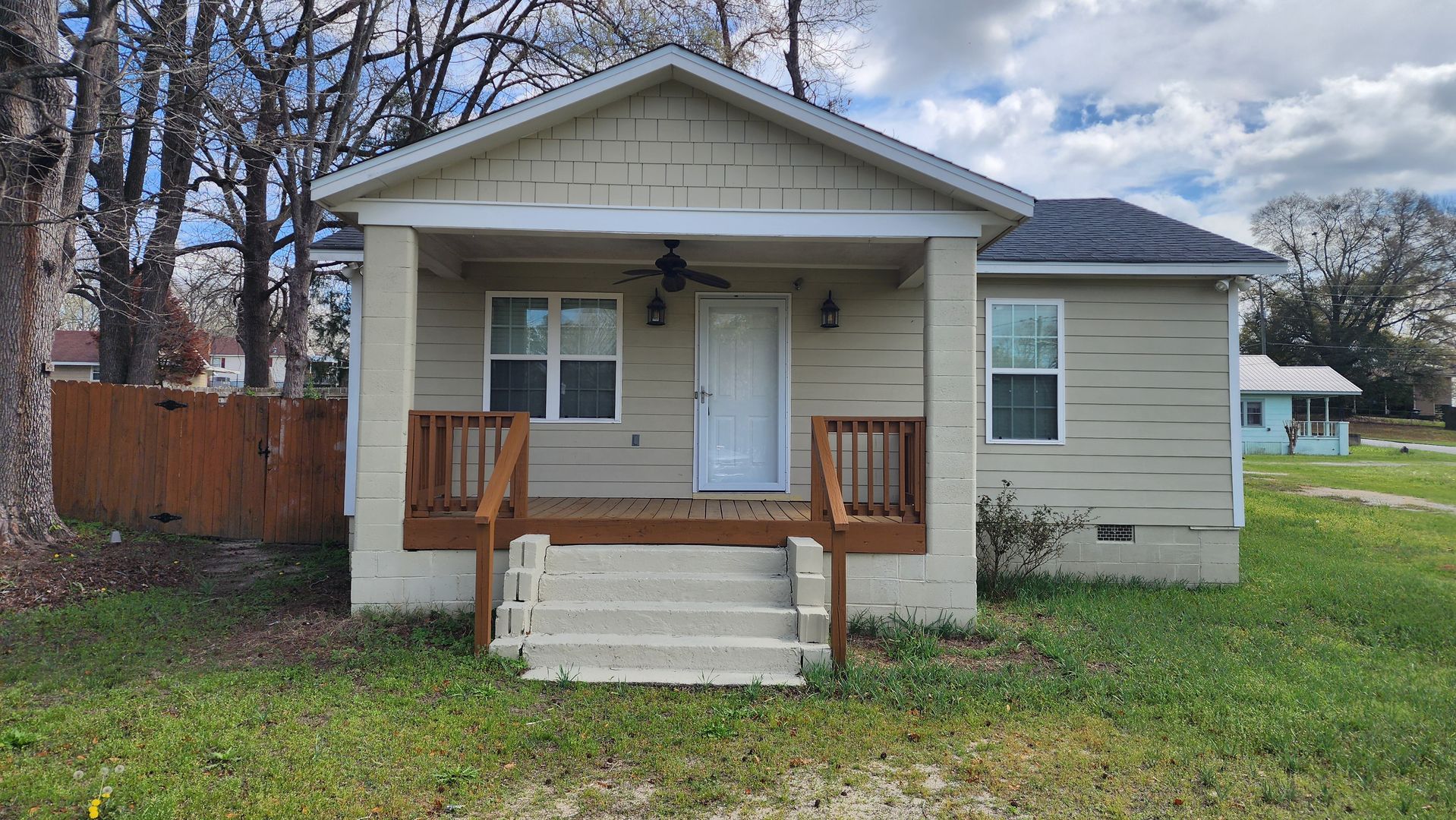 Phenix City House: 2702 N Railroad Street