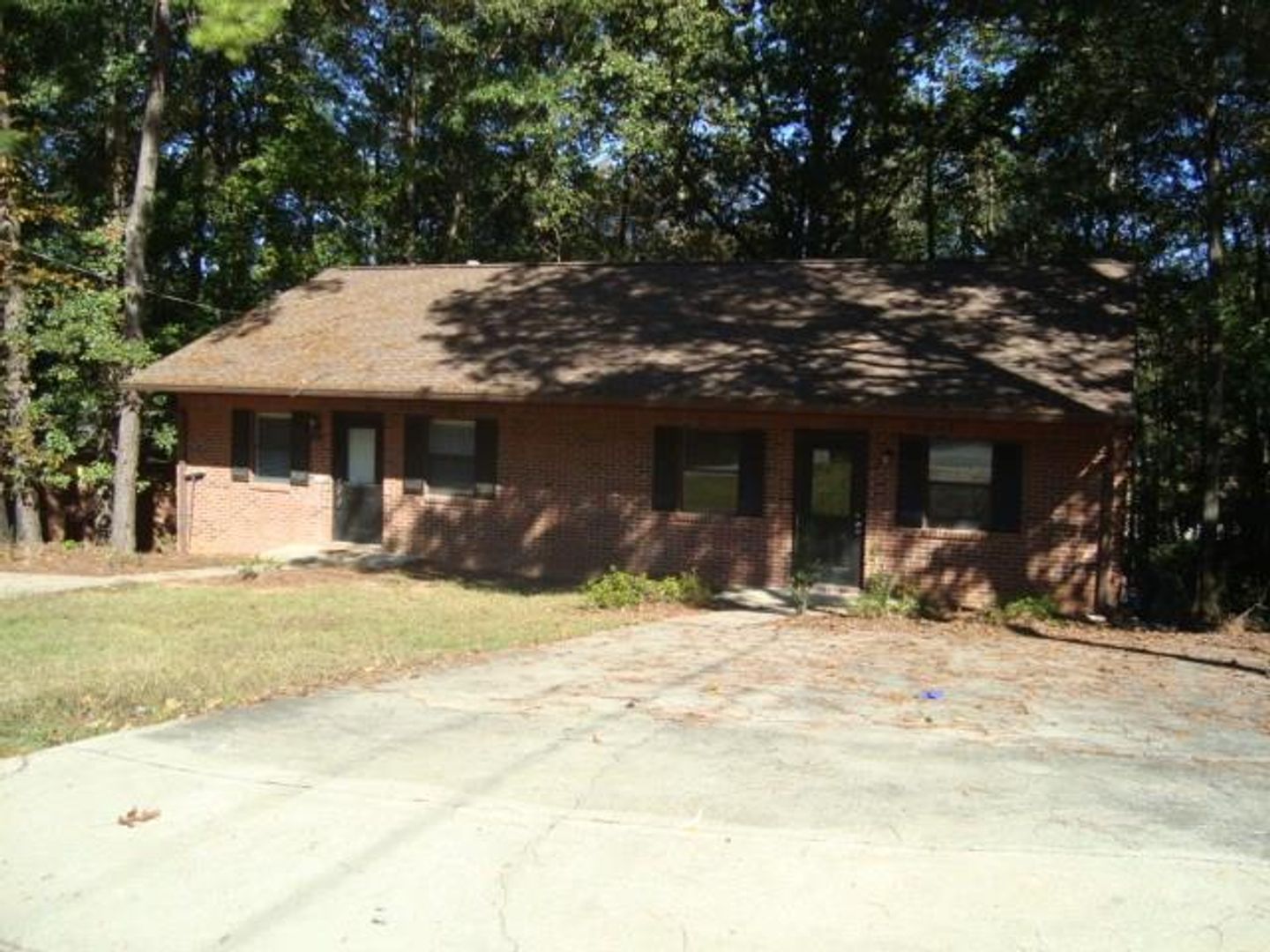 Auburn Apartment: 1351/1353 Kurt Circle