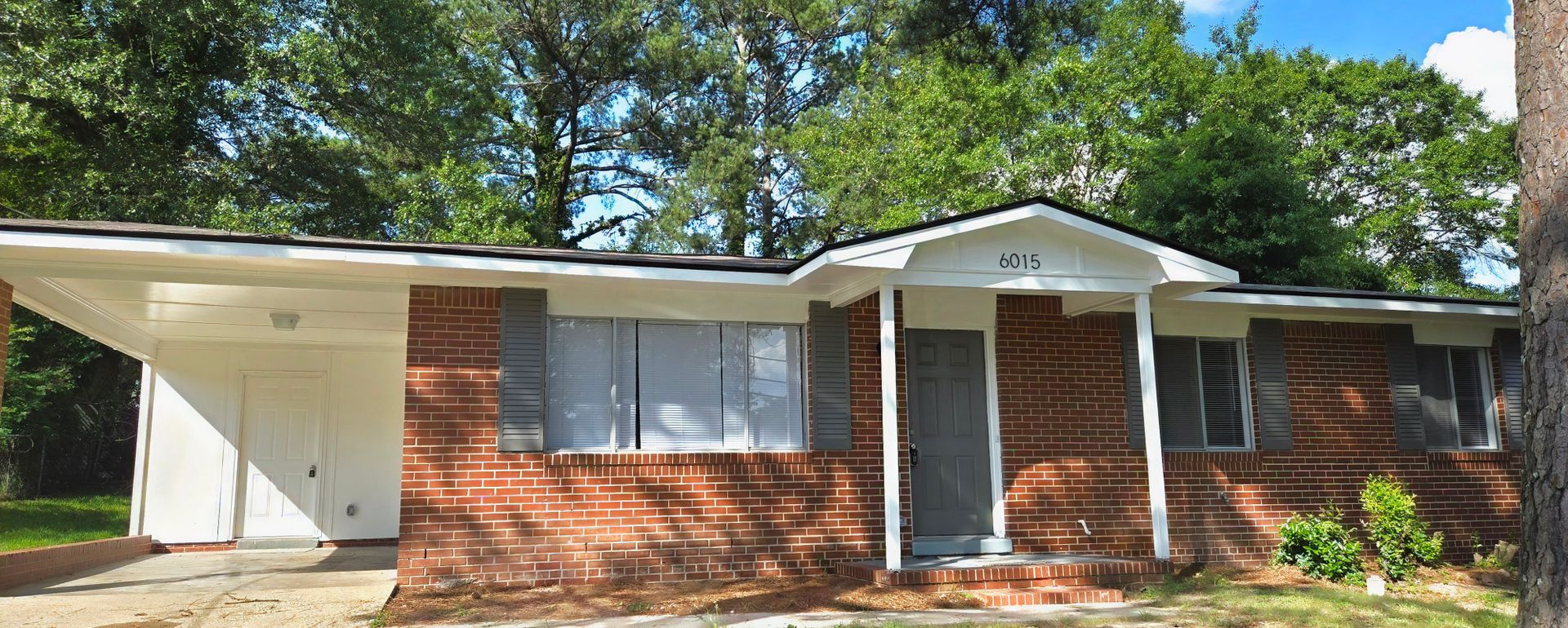 Columbus House: 6015 Luna Drive
