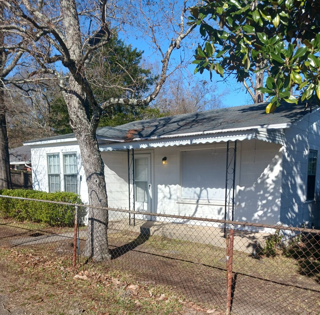 Columbus House: 4560 Reese Rd