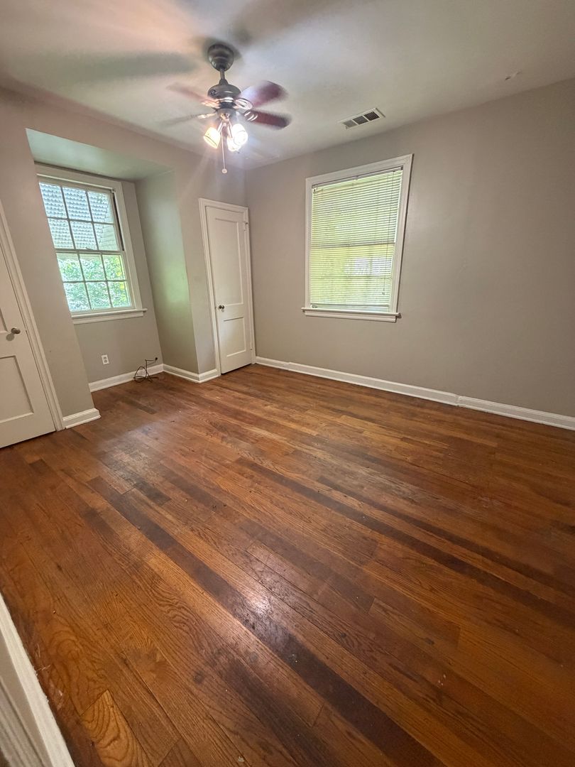 Columbus House: 2750 Mimosa St