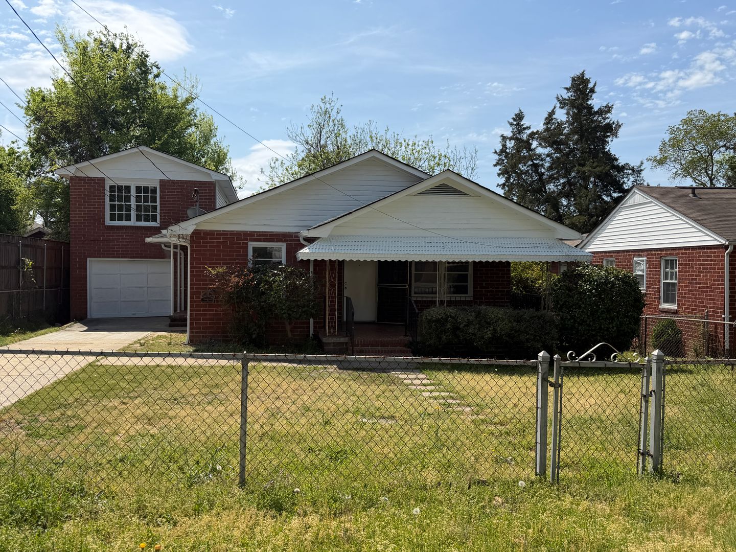 Columbus House: 3122 Baldwin St