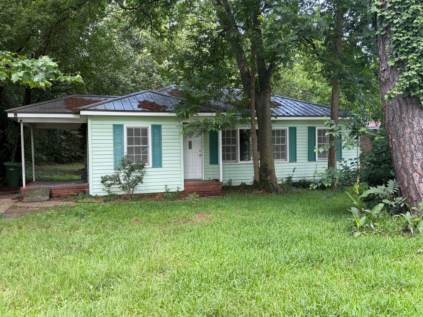 Columbus House: 3519 Woodlawn Ave