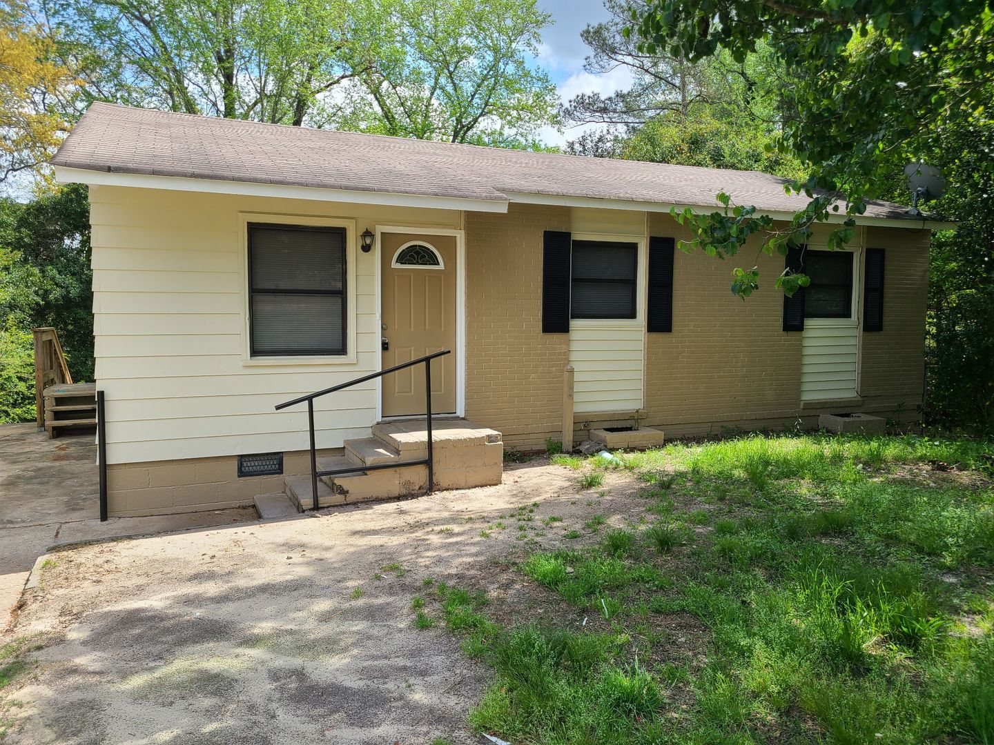 Columbus House: 1136 Chalbena Ave