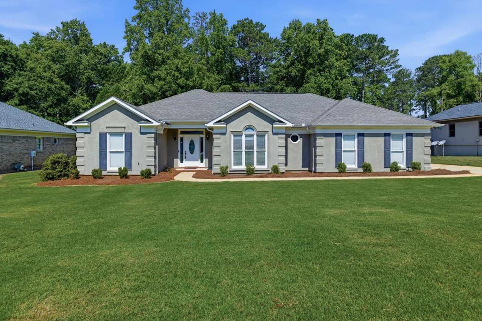 Columbus House: 867 Lismore Drive