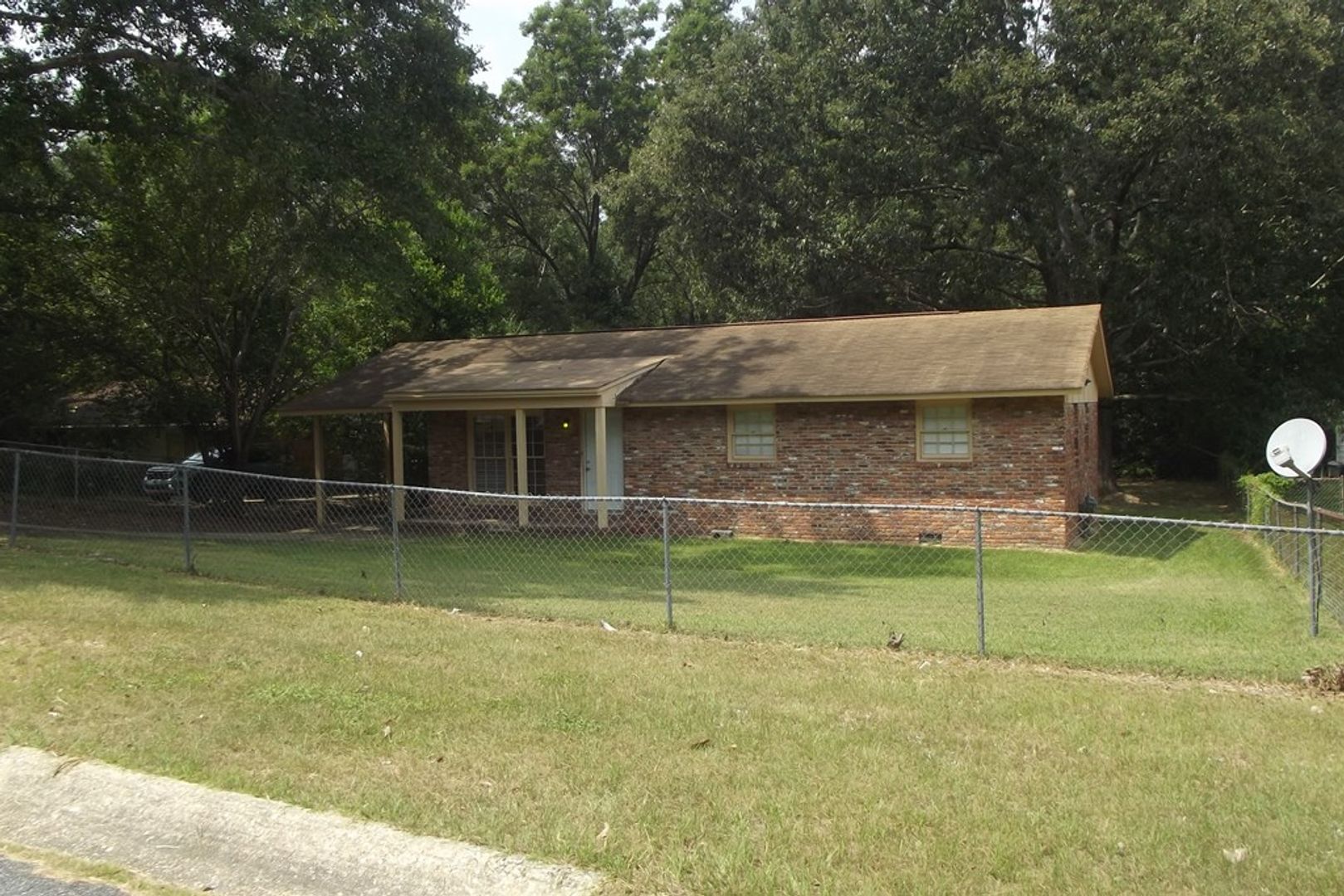 Columbus House: 5319 Burbank St
