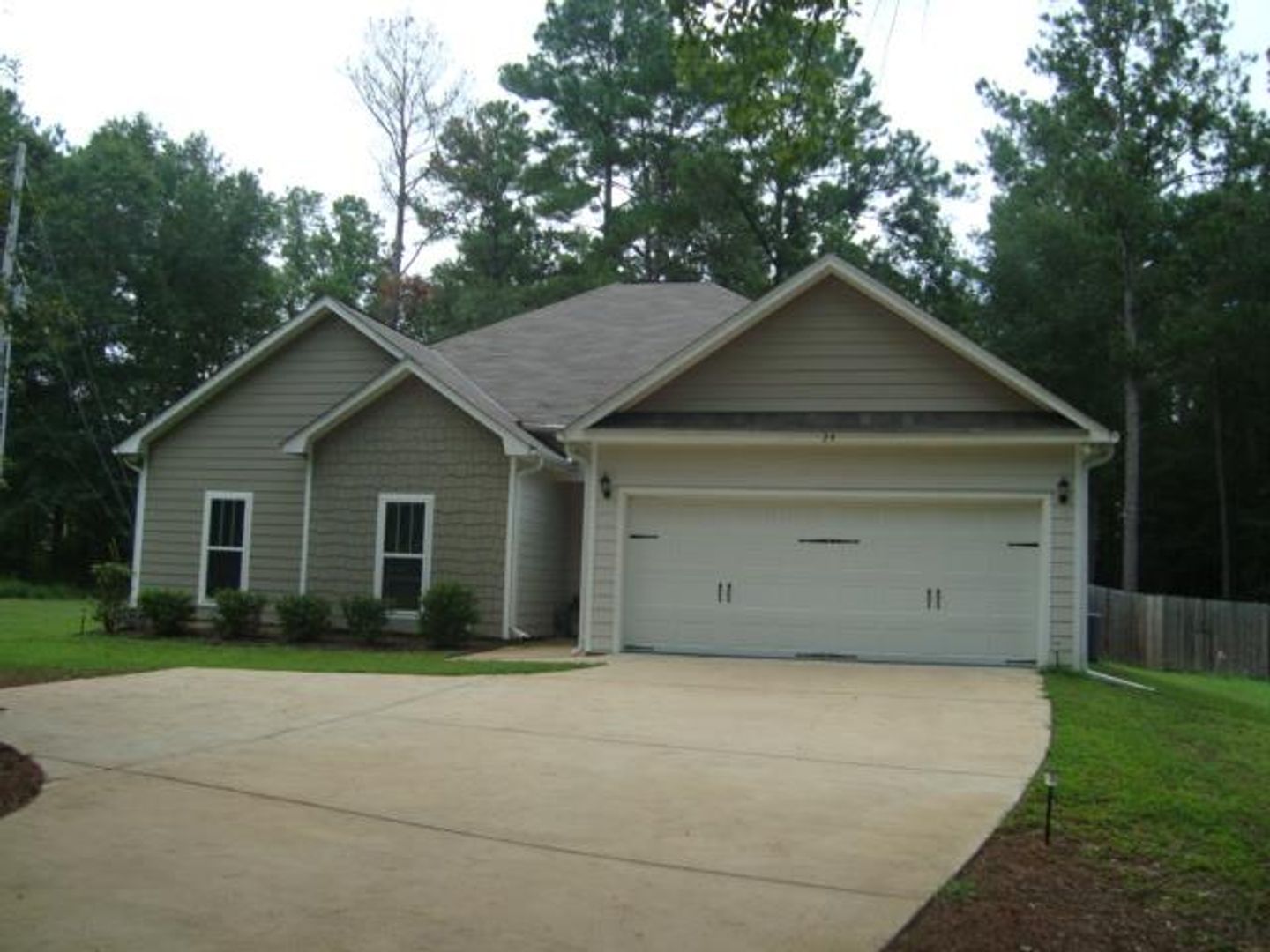 Phenix City House: 24 Camp Parkman Rd