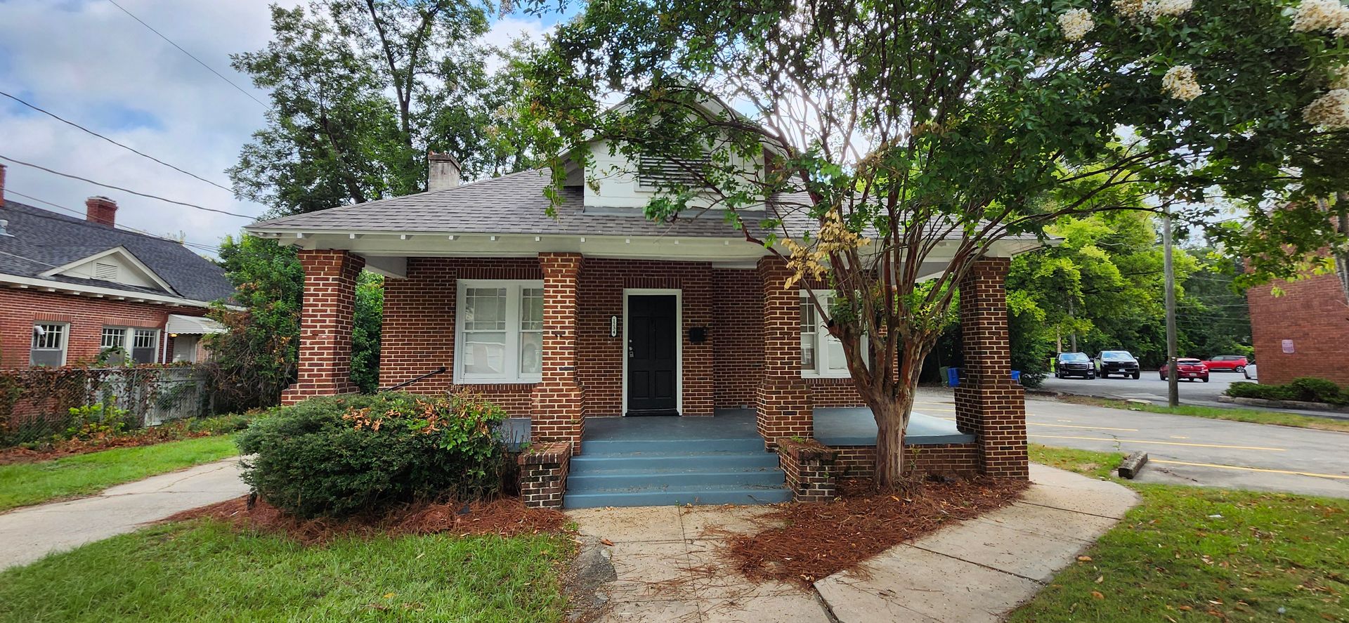 Columbus House: 1234 Peacock Ave