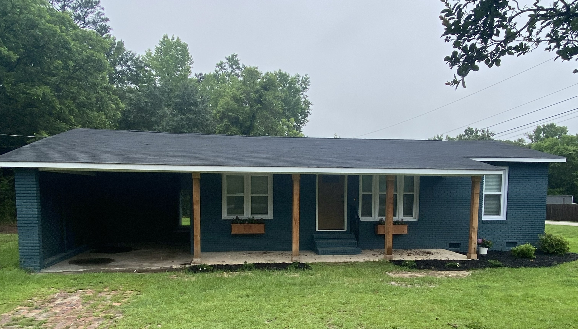 Smiths Station House: 135 Lakeview Avenue