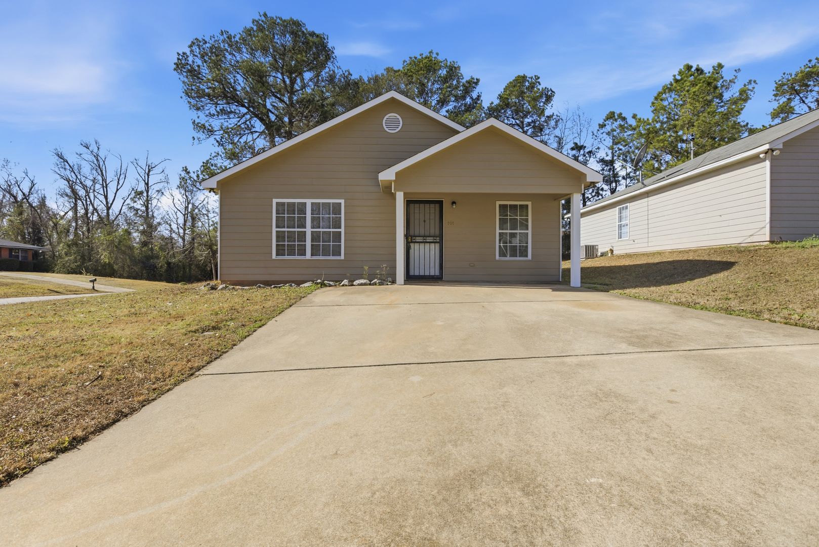 Phenix City House: 701 Pine Hill C