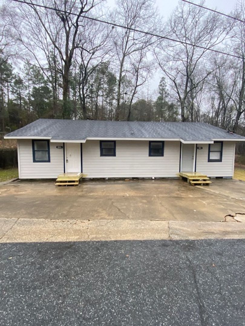 PHENIX CITY, ALABAMA Multiplex: 134 Highway 165 (Lot 11)