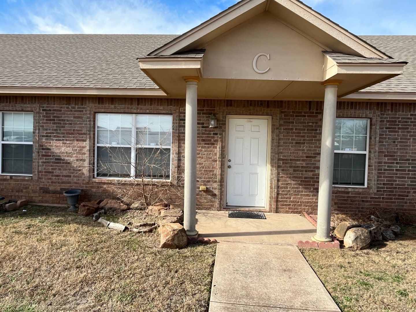 Elgin Apartment: 101 E St Apts