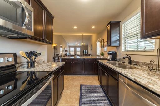 Chandler Pointe Single-Level 2 Bedroom/2 Bath Townhouse w/Carport! – photo 1