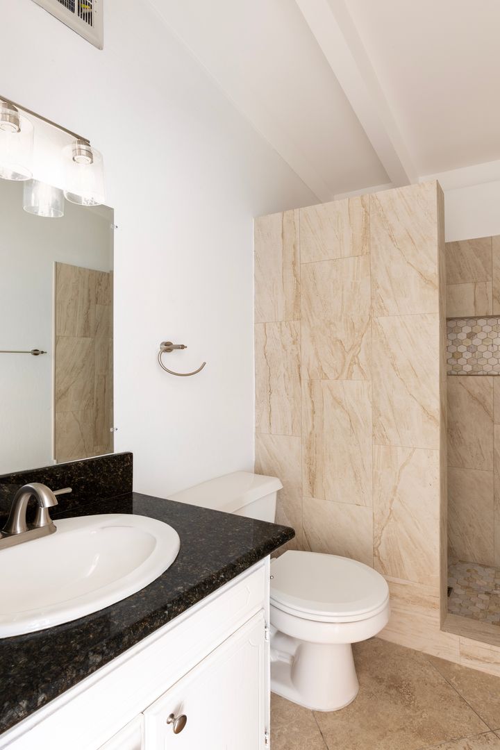 Santa Barbara Apartment: 515 Red Rose Lane