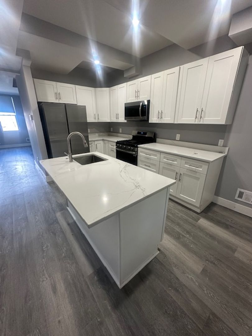 Pittsburgh House: 513 Bernhardt Way