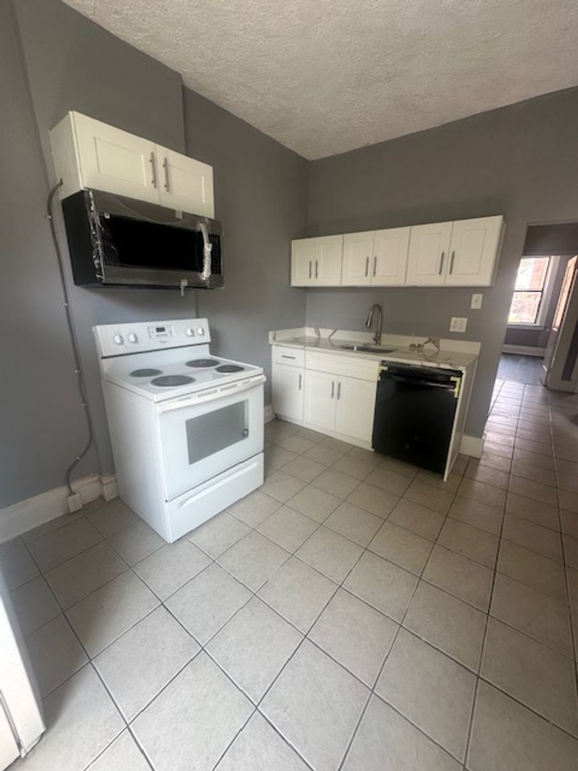 Pittsburgh Apartment: 3017 Ashlyn St