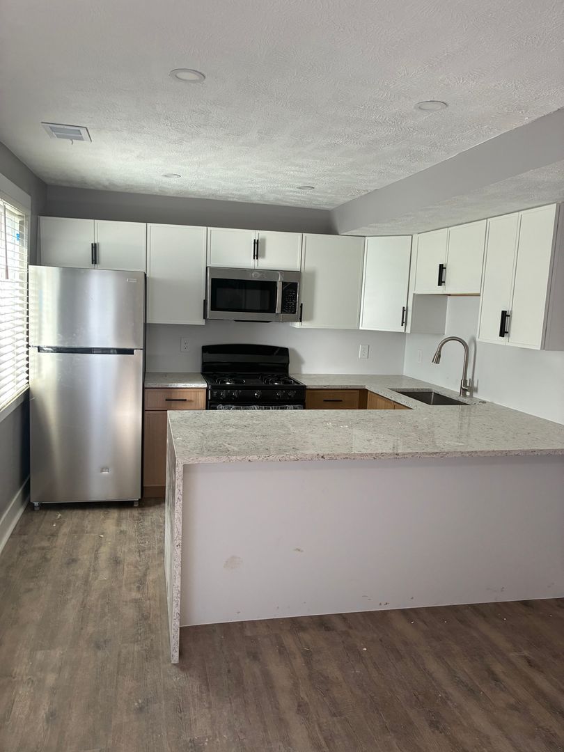 Pittsburgh Apartment: 352-354 Ermine Way