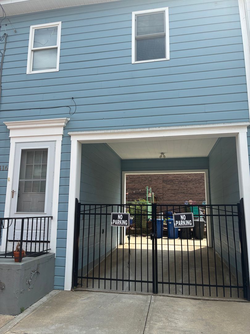 Pittsburgh House: 4416 Plummer St