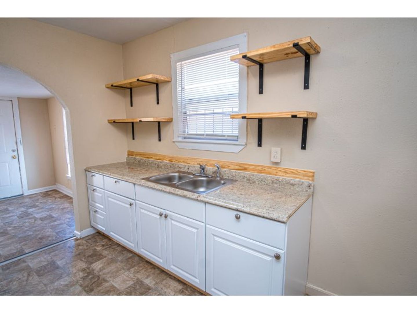 San Antonio Apartment: 231 Cactus