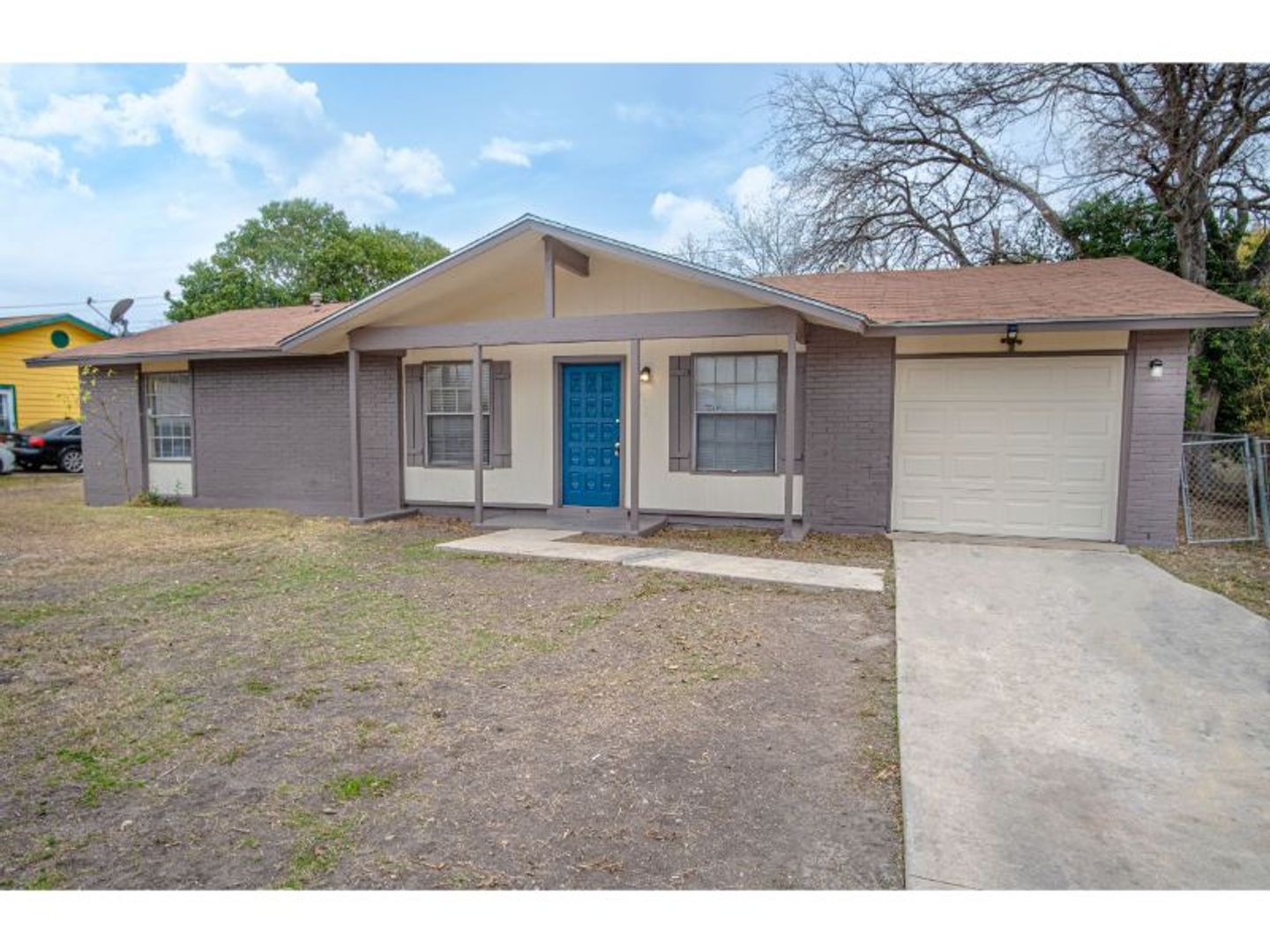 San Antonio House: 4727 Castle Knoll