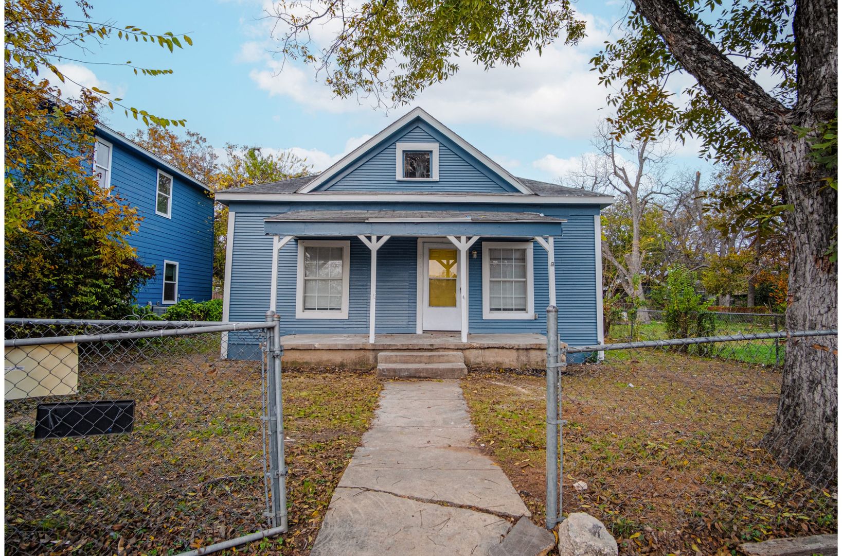 San Antonio House: 318 Vine St