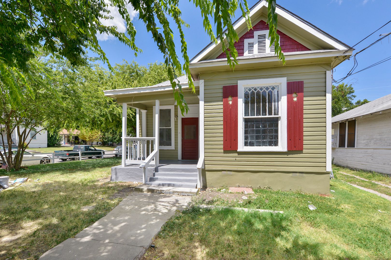 San Antonio House: 103 Saint John