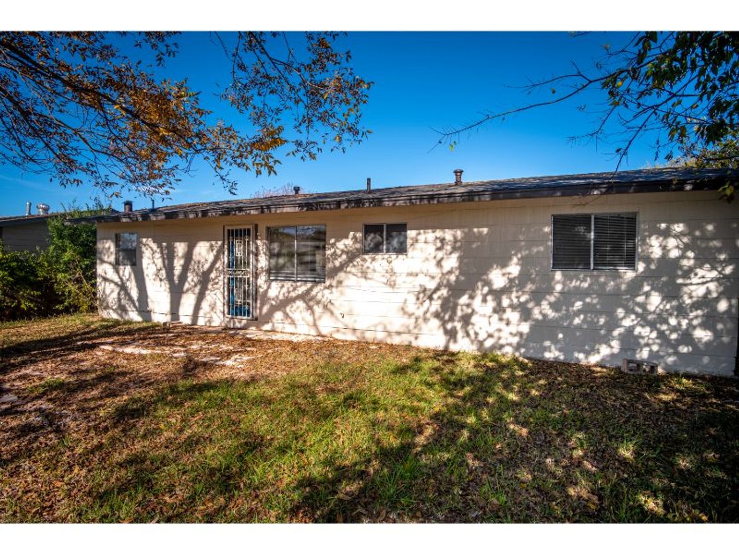 San Antonio House: 6916 Shady Grove