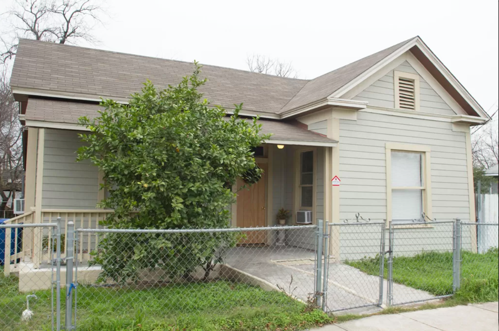 San Antonio House: 721 S Pine St