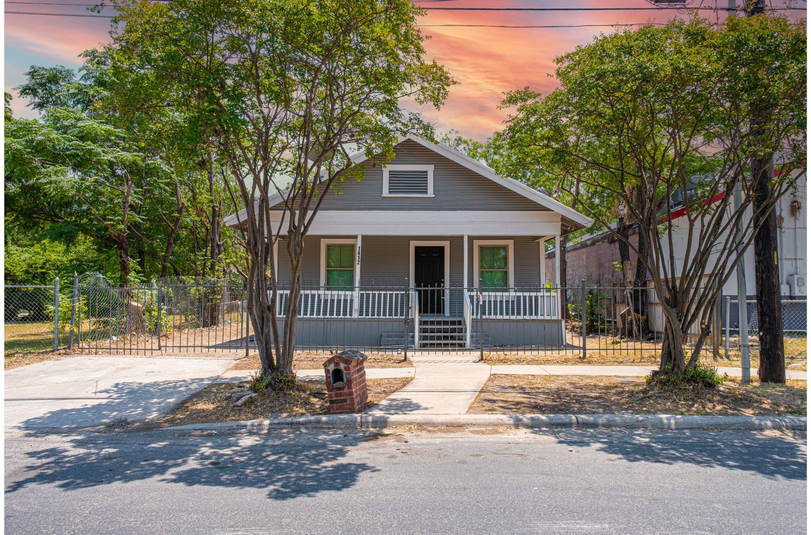 San Antonio House: 1412 Hays St
