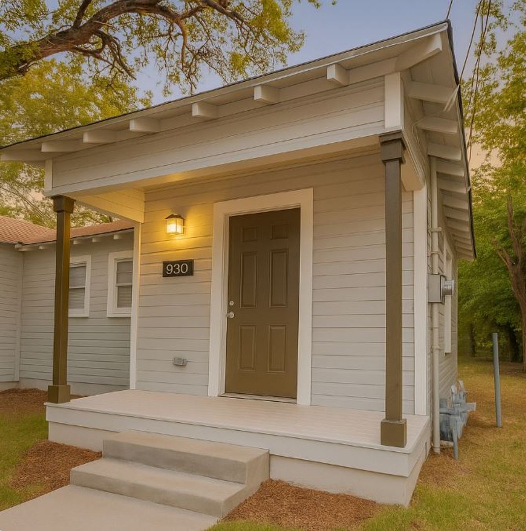 San Antonio Apartment: 930 Poinsettia
